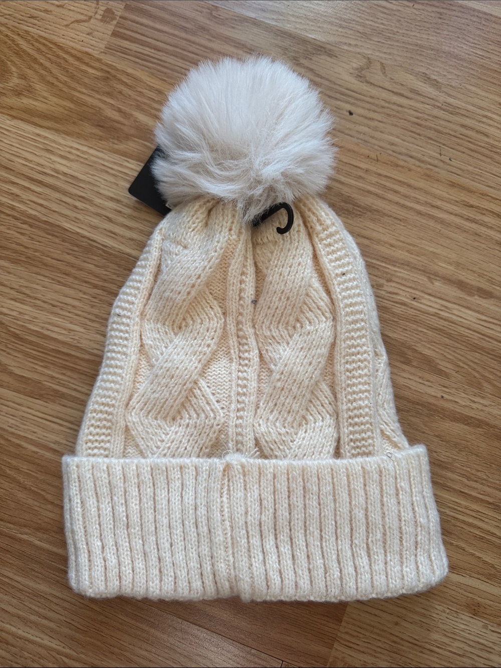Cozy Cable Knit Pom Beanie 🔅